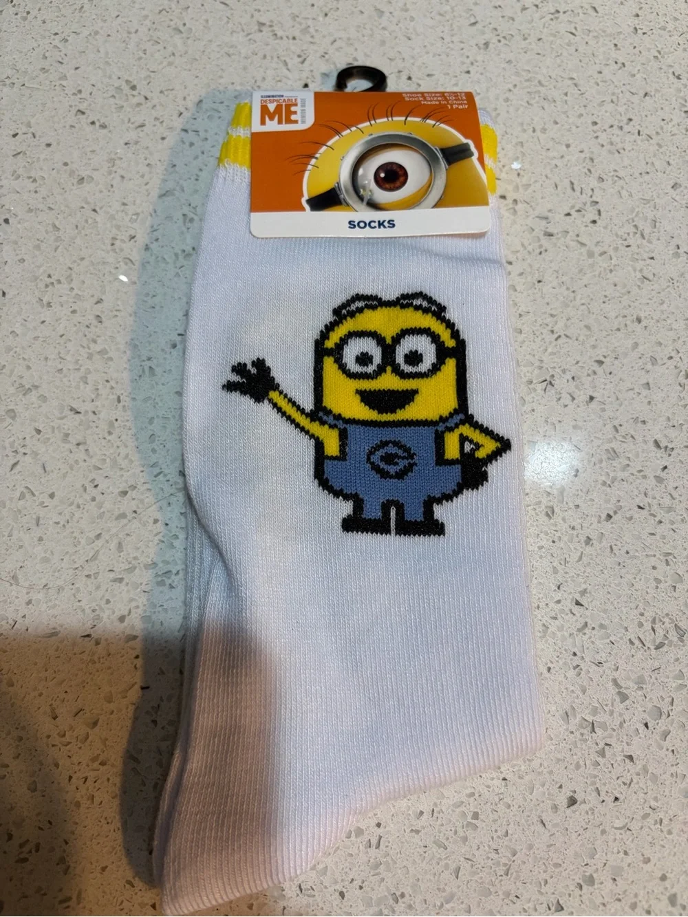 Despicable Me Minion Crew Socks White Yellow Shoe Size 6-12 NWT